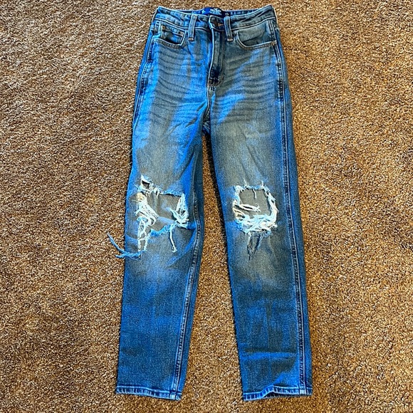 Women’s Hollister ultra high rise mom jeans sz 24R or 0R - Picture 1 of 3